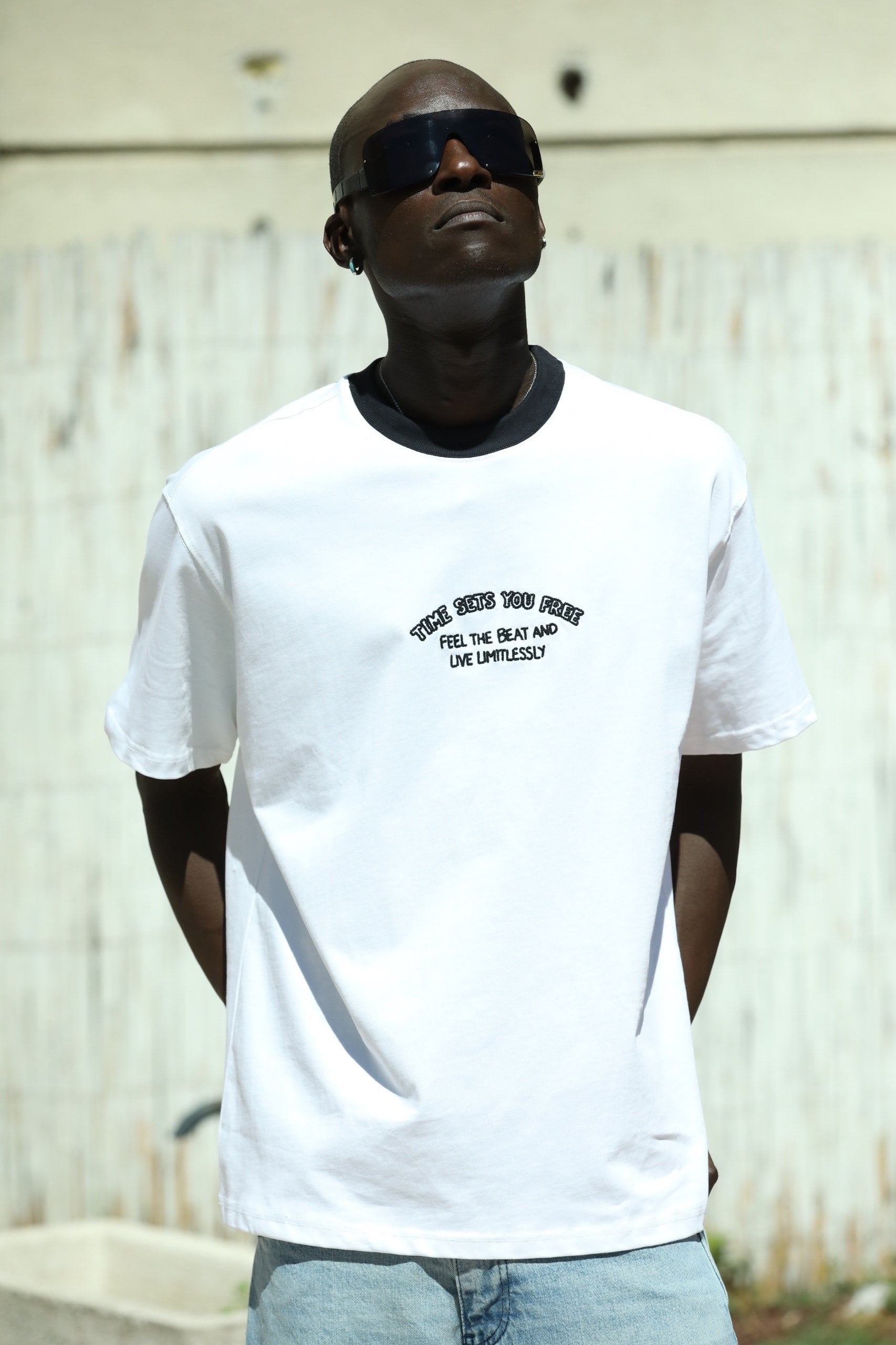 Set Me Free Beyaz - Siyah Tshirt