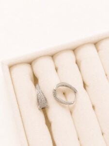 Çelik Silver Zirkon Taşlı Geometrik Halka Küpe – Minimal Şık Kadın Küpesi