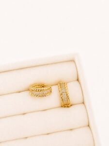 Xuping Gold Burgu Desenli Zirkon Taşlı Halka Kadın Küpe – Şık ve Modern Tasarım